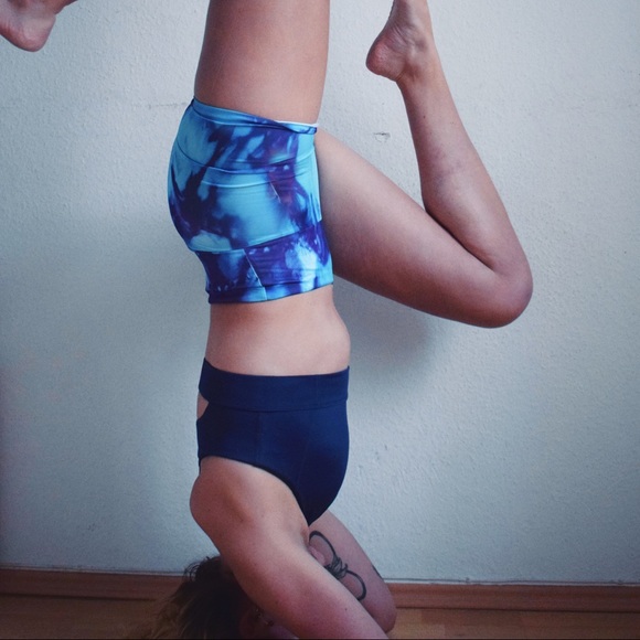 Last! Sz MED High-Waist Scrunch Booty Shorts - Picture 6 of 13